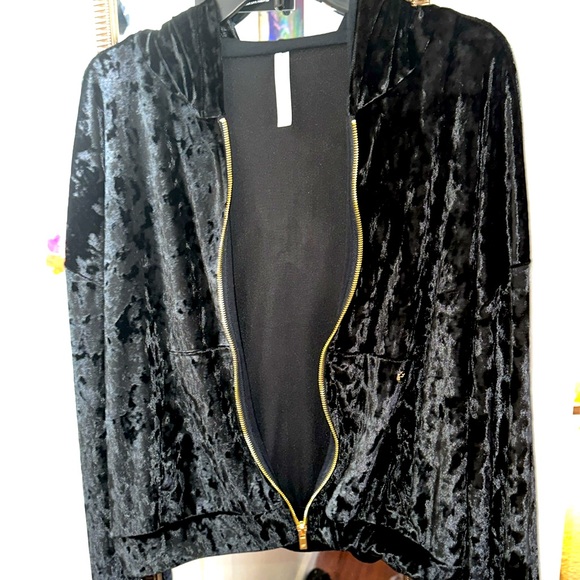 Fabletics Crushed Velour black zip up hoodie & Crushed Velour wide leg pant Red - Picture 6 of 13